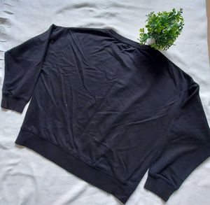 Comfy Black Sweatshirt