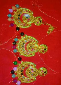 Multicolored Mangtika With Earings Perfect For Al