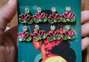 Hotselling lotus hook pins🪷