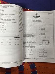Aakash M-CAPS Class XI &amp; XII