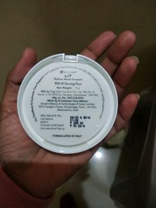 Myglamm LIT Radiant matte Compact