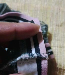 3 Thongs, One New Balance
