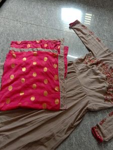 Goun With Duppata