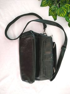 Black Sling Bags (Women&#39;s)