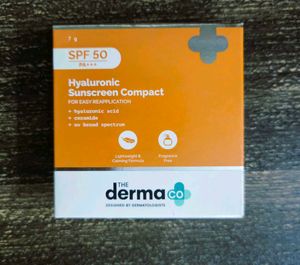The Derma Co Hyaluronic Sunscreen Compact 🧡💫