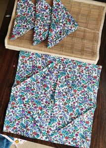 Tablemats Set Of 4 With Napkins.
