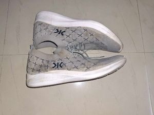 killer Grey Sneakers contion 9.5/10 just wash once