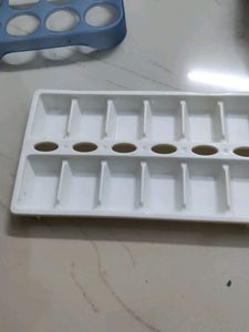 Ice cube maker and egg setter