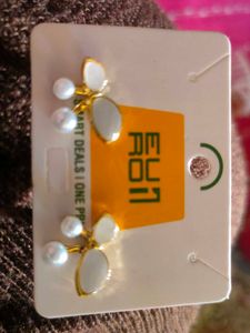 Cute Pearl & Leaf Earrings