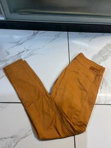 Mustard Skinny Pant With Pockets.