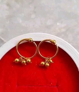 Beautiful New Small Earrings Gold