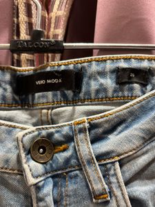 Vero Moda Ripped Light Wash Jeans