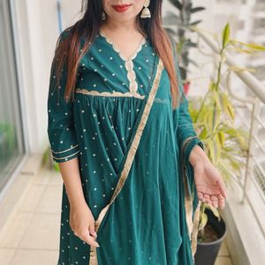 Beautiful Suit (kurta,bottoms, Chunni Included)