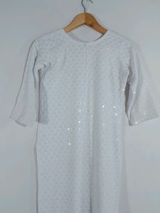 White Embroidered Kurta(women&#39;s)