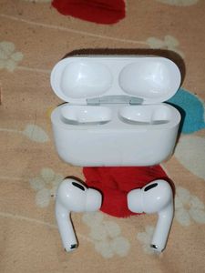 AirPods Pro - Like New