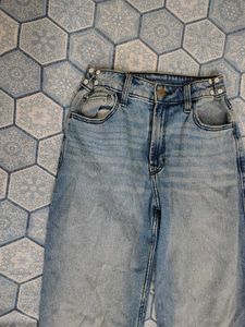 High-Waist Straight Fit Jeans – Light Wash