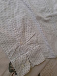 Peter England Shirt With Zero Flaws.