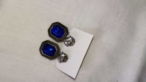 2 Pcs Earrings