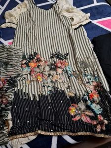 Elegant Floral Embroidered Kurta Set