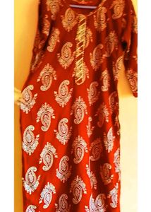 ✌🏼4 pieces ✌🏼Red Paisley Kurta 👗