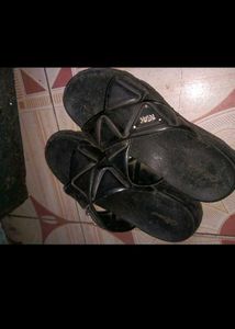 STYLISH BLACK COLOUR FLIP FLOPS