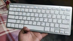 blutooth keybord 2 month old NO COINS