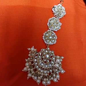 Elegant Maang Tikka
