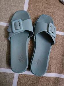 Comfortable Daily Use Slippers For Women In 39 Num