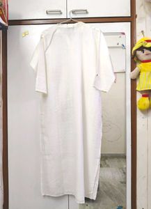 Festival Combo Of Ivory Kurta Wid Dupatta, Earring