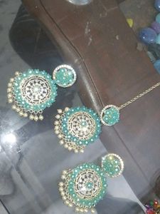 A beautiful earings and mangtika