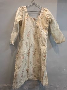Kurta With Embroidery And Lining