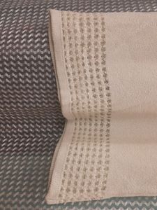 Strechable Top With Netted Design On Neck Bottom