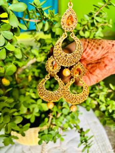 your ears deserve sparkle with our pretty earrings