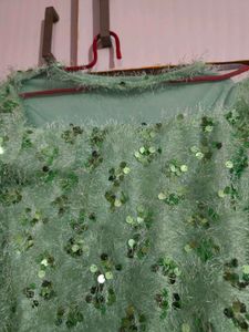 sparkly green fur Top girls
