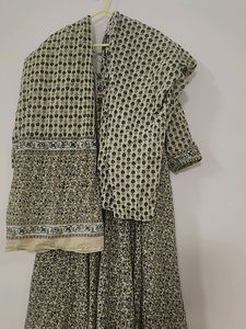 Kurta Set No Flowes Worn Only 2 Time