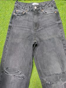 Staight Nee Cut Jeans For Girls