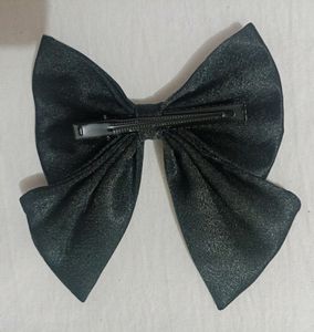 black bow hair clip