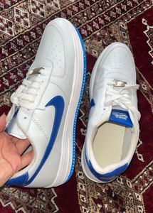 Nike Sneakers Of White And Blue Colour