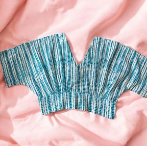 V-neck Top And Comfy Shorts Featuring Pockets