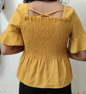 Yellow Smocked Crop Top🫵
