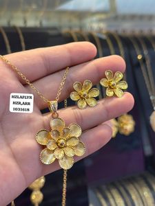 Gold Flower Jewelry Set