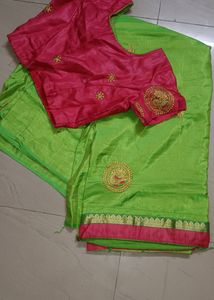 Beautyful Saree With Stitched Boat Neck