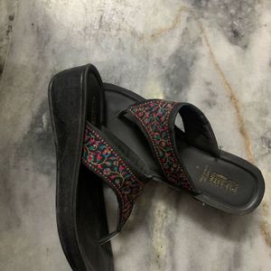 black slippers for women