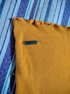 Beautiful New Mustard Yellow 💛 Top/Tshirt