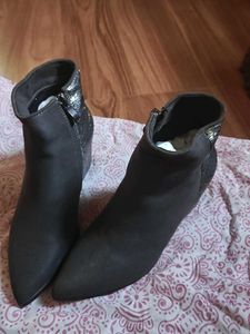 Stylish Ankle Boots with Sequin Detail