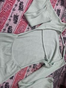 Blackless Top