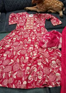 Elegant Floral Print Kurta Set
