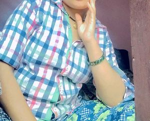 चेक शर्ट व्हाइट एंड मल्टी कलर एस वेरी प्रीटी