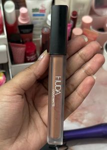 Huda Beauty Liquid Matte Lipstick