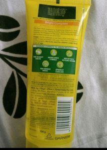Garnier Bright Complete Face Wash